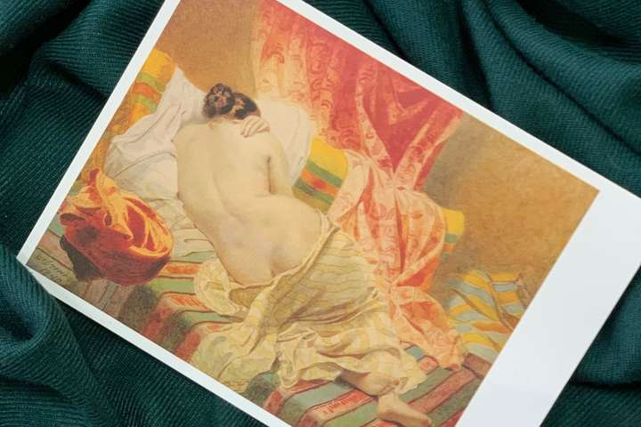 До 8 березня «Укрпошта» випустить марки з оголеними жінками (фото)