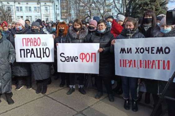 «Хочемо працювати». На «червоній» Житомирщині протестують тисячі підприємців (фото)