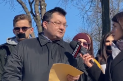 Журналісти Медведчука на чолі з Піховшеком протестують у Києві. Хочуть побачити Мішеля 