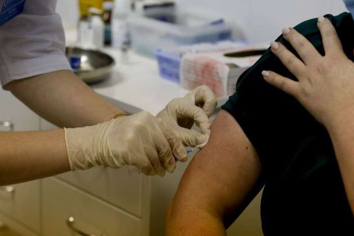 Щеплення в Київській області: хто був вакцинований у першу чергу