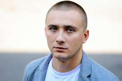 Приморський райсуд Одеси 23 лютого оголосив вирок екслідеру Одеської обласної організації «Правого сектора» Сергію Стерненку – сім років та три місяців позбавлення волі з конфіскацією половини майна