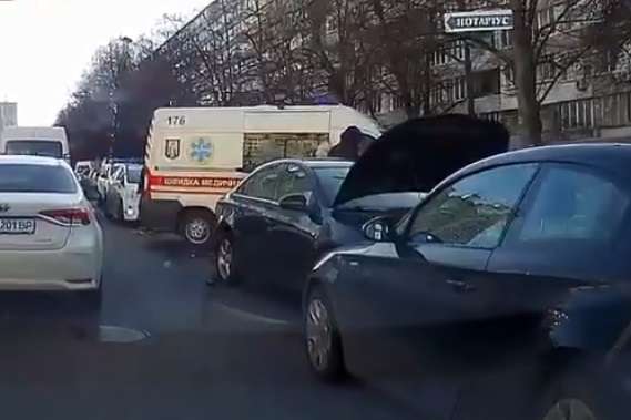 Масштабна аварія у Києві сталася через смерть водія за кермом