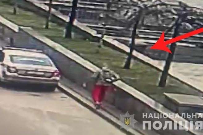 Київська поліція затримала блогера-екстремала: кинув у патрульного тарілку з вершками (відео)