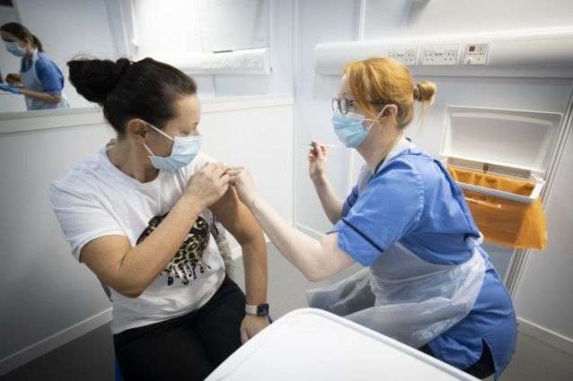 На ковід-вакцинацію вже записались 100 тисяч українців