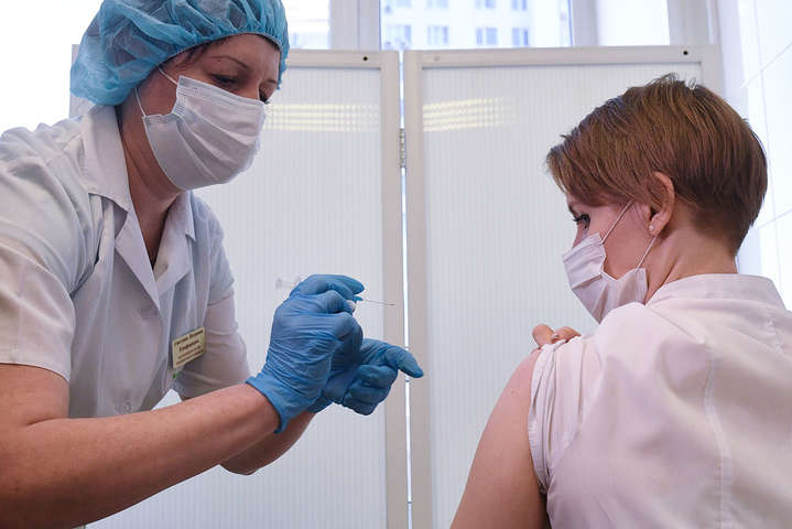Сколько будет стоить вакцина от Covid-19 для украинцев. Шмыгаль назвал примерные цены