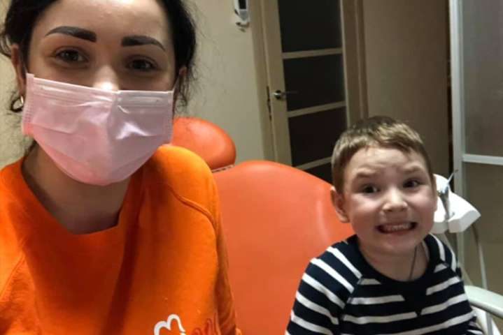 Стоматолог, которая побила ребенка в Ровно, работала без лицензии (документ)