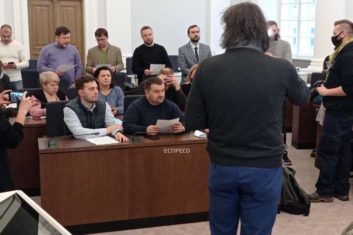 Співочі депутати: відбулася перша репетиція хору Львівської міськради (відео)