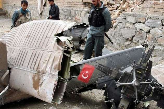 У Туреччині розбився військовий гелікоптер: майже усі на борту загинули