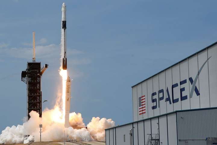 SpaceX готова вивести на орбіту український супутник: стала відома вартість