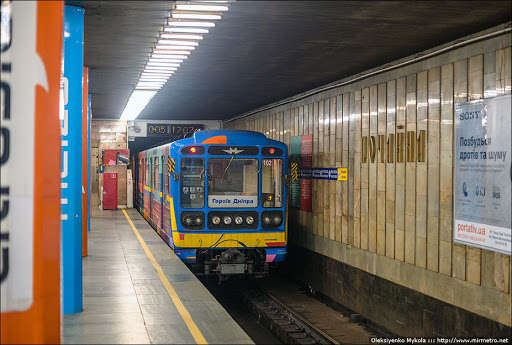 У Києві закриють один із входів на метро «Почайна» – яка причина