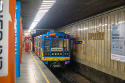 У Києві закриють один із входів на метро «Почайна» – яка причина