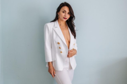  Звезда в незаметном нижнем белье показала фигуру после родов 
  