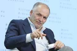 По оценкам СМИ, завышение цен позволило «Интерпайпу» Пинчука дополнительно заработать на государственном «Нафтогазе» до $290 млн