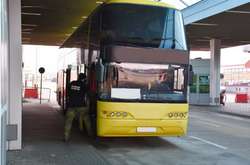  Польща не пустила автобус з України  