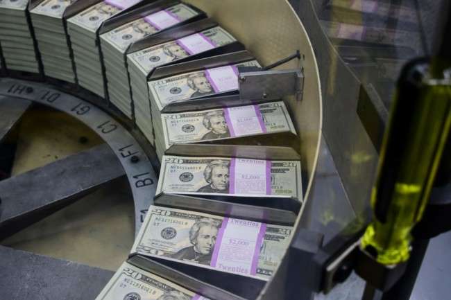 Валютні резерви України у лютому скоротилися майже на $300 млн