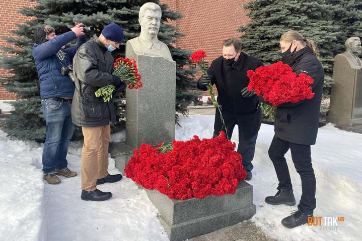 До могили йшли за списком. У Москві відзначили річницю смерті Сталіна (фото)
