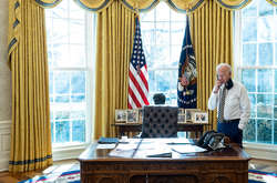 Джо Байден сьогодні провів телефонну розмову з Урсулою фон дер Ляєн