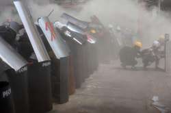 Поліція М’янми розігнала протестувальників світлошумовими гранатами