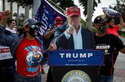 Дональд Трамп не хоче, щоб його ім'я згадувалося в будь-яких електронних листах або товарах для пожертвувань Республіканської партії