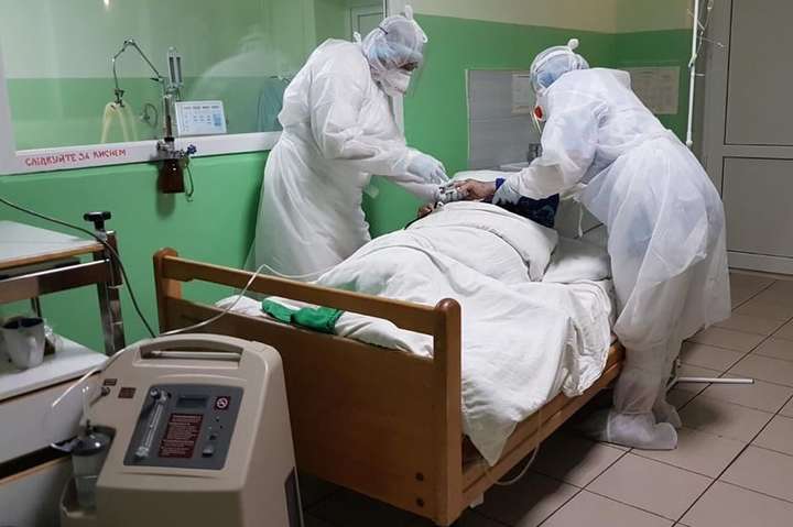 За добу в Україні виявлено понад сім тисяч нових хворих на коронавірус