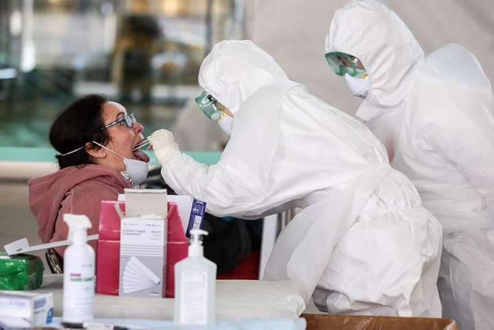 За сутки в Украине выявлено более семь тысяч новых больных коронавирусом