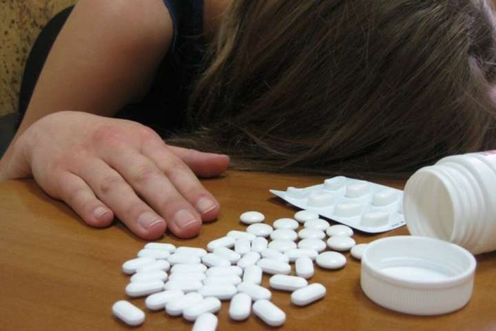 У Сумах госпіталізували дівчину, яка через сварку випила 30 таблеток