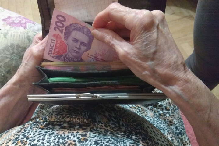 Пенсии в Украине резко уменьшат: стали известны причины