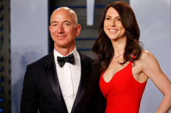 Глава Amazon Джеффа Безоса и Маккензи