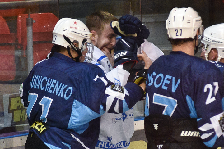 У київському хокейному дербі сталася масована бійка