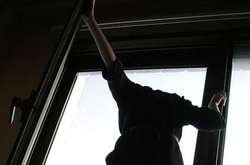 Чергова смерть підлітка: у Києві 14-річна дитина випала з вікна