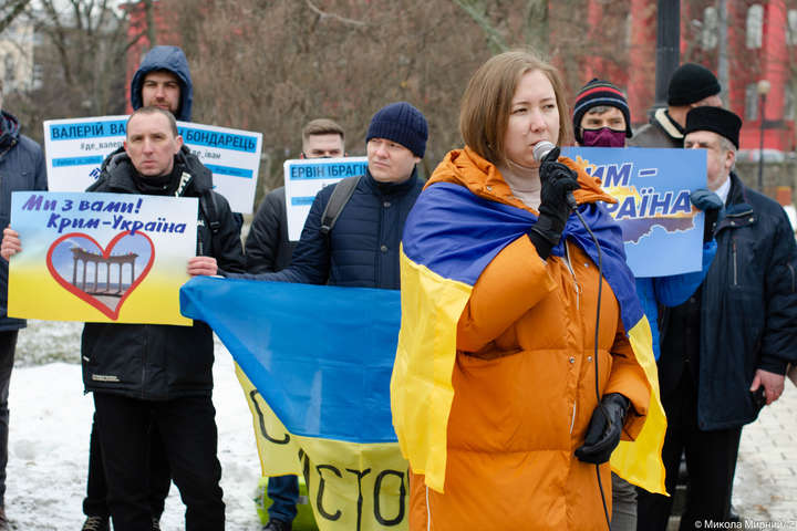 Акція солідарності з окупованим Кримом відбулася в центрі Києва (фото)