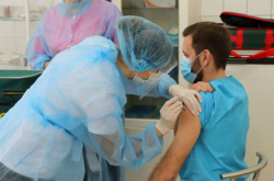  Больше прививок за вчера сделали в Донецкой области – 660 