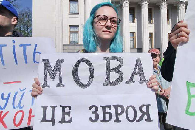 Закон о языке. Ткаченко хочет отсрочить штрафы, чтобы успокоить русскоговорящих