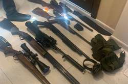 Під час обшуків було вилучено зброю та патрони до неї без дозволів