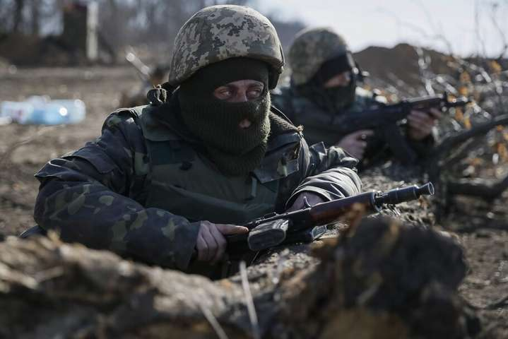 На Донбассе российские наемники стреляют по украинским воинам из гранатометов