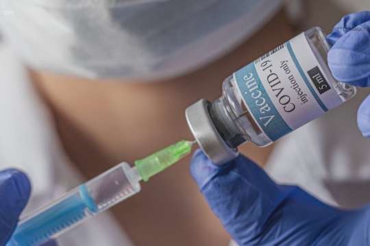 Закарпатська обласна лікарня: на вакцинацію записалося 45% медиків