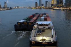  Голландський контейнеровоз для внутрішніх перевезень «Маас» 
   
  