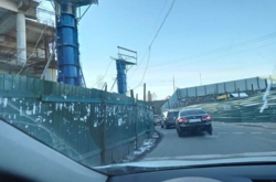 В Киеве строят ТРЦ прямо на автотрассе (фото)