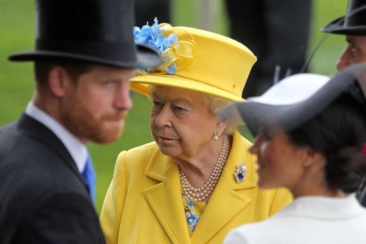 Єлизавета II подзвонить принцу Гаррі після скандального інтерв'ю