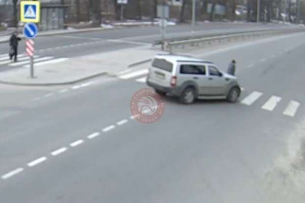 У Вінниці жінка опинилася під колесами автомобіля, коли переходила дорогу