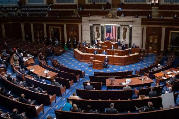 Конгресс США принял законопроект на $1,9 триллиона помощи во время пандемии