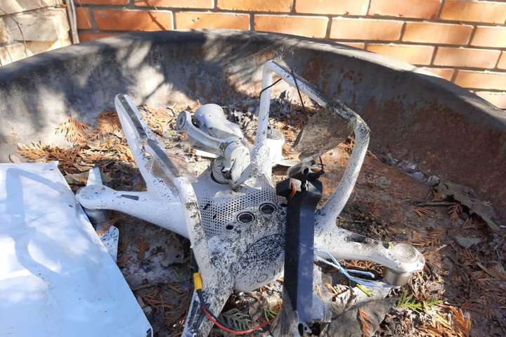 В Одесі на приватний будинок з дрона скинули гранату (фото)