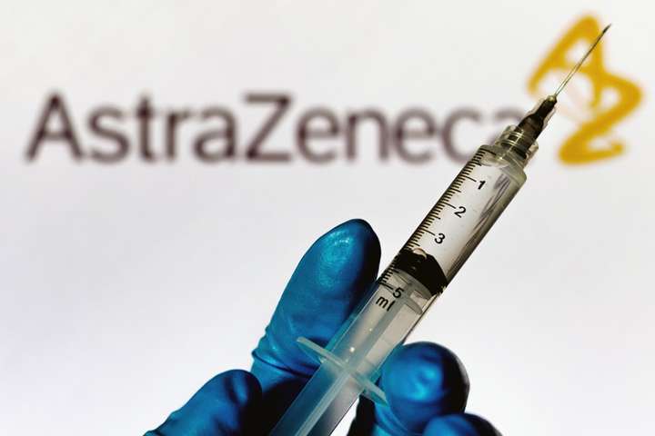 Німеччина не зупинятиме вакцинацію AstraZeneca після смертей пацієнтів
