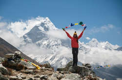 Еверест знову відкрили для альпіністів