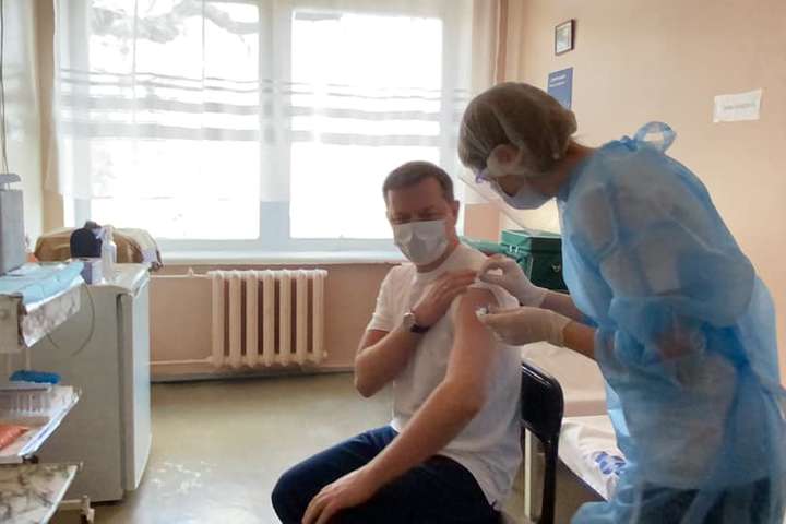 Олег Ляшко вакцинувався препаратом, який раніше називав «непотребом»