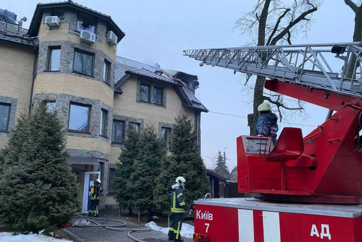 В Киеве горел дом престарелых: 80 человек эвакуировали