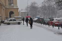 Снігопади та помірне тепло. Синоптики розповіли про погоду 13-14 березня