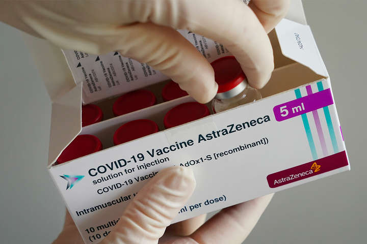 Ще одна європейська країна призупиняє щеплення вакциною AstraZeneca 
