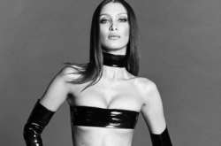  24-летняя супермодель Белла Хадид поддалась весеннему настроению 
  