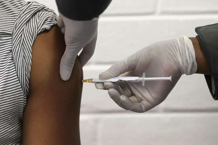 Список побічних ефектів вакцини AstraZeneca буде розширено